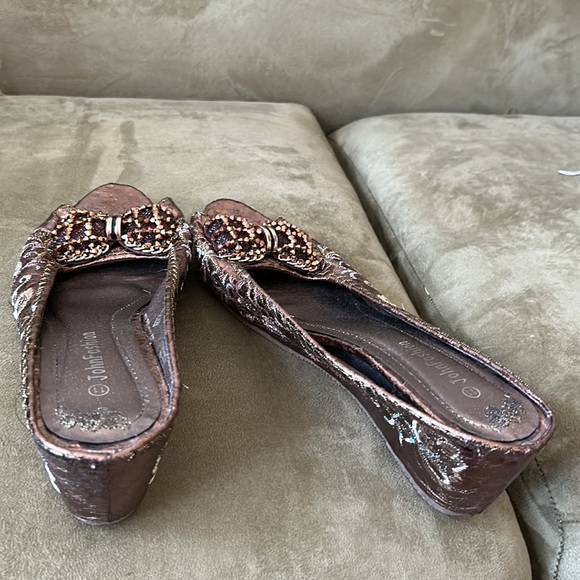 Gold slip in open toe wedges size 11 - Picture 3 of 4